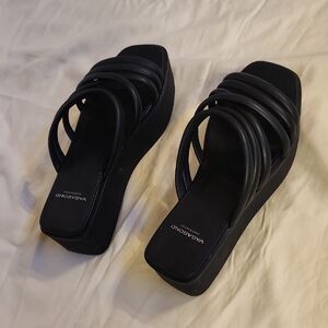Vagabond 2 inch Black Platform Sandals